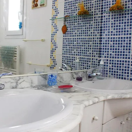 Apartment Spacieux T4 Climatise Avec Parking Au Coeur De Rochelongue - Fr-1-607-29